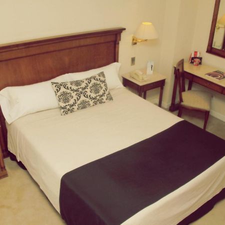 בואנוס איירס Howard Johnson Hotel 9 De Julio Avenue מראה חיצוני תמונה