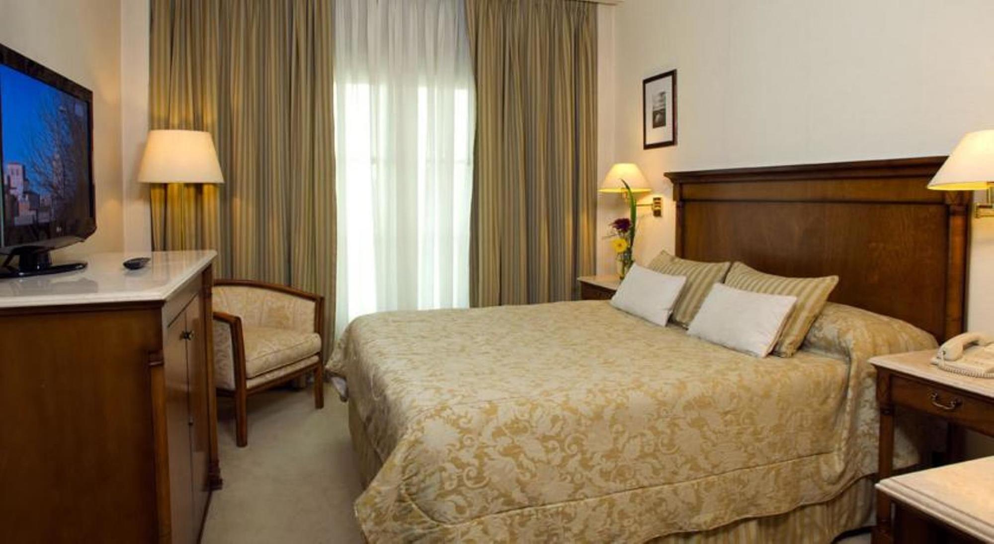 בואנוס איירס Howard Johnson Hotel 9 De Julio Avenue מראה חיצוני תמונה