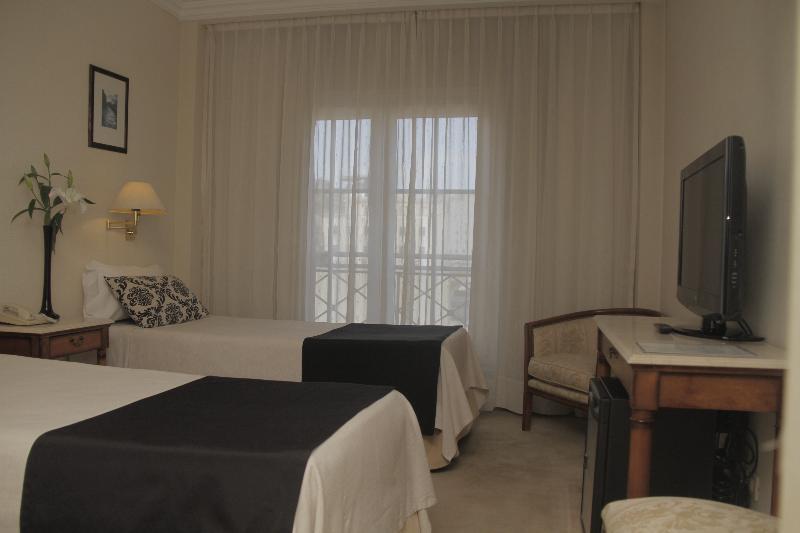 בואנוס איירס Howard Johnson Hotel 9 De Julio Avenue מראה חיצוני תמונה