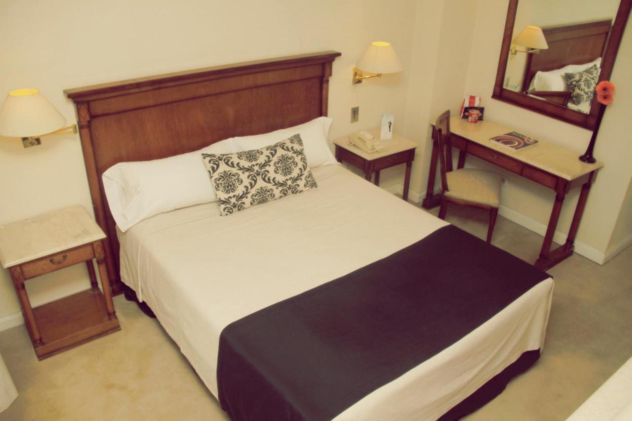 בואנוס איירס Howard Johnson Hotel 9 De Julio Avenue מראה חיצוני תמונה